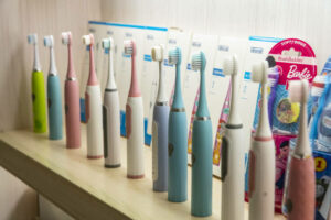 Lebih Baik Sikat Gigi Elektrik atau Manual? Ini Penjelasan Lengkapnya Lebih Baik Sikat Gigi Elektrik atau Manual? Ini Penjelasan Lengkapnya