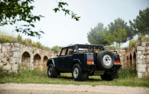 Lamborghini LM002 1987 ‘Rambo Lambo’ Terjual Seharga $400.000 di Lelang, SUV Langka yang Jadi Rebutan Kolektor
