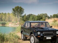 Lamborghini LM002 1987 ‘Rambo Lambo’ Terjual Seharga $400.000 di Lelang, SUV Langka yang Jadi Rebutan Kolektor