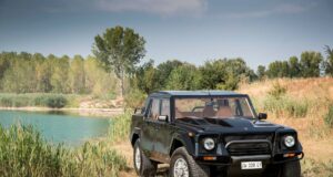 Lamborghini LM002 1987 ‘Rambo Lambo’ Terjual Seharga $400.000 di Lelang, SUV Langka yang Jadi Rebutan Kolektor