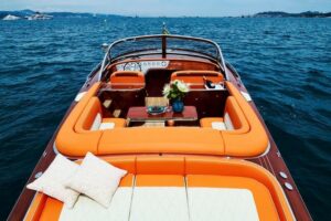 J Craft Torpedo Powerboat Luncurkan Interior Fortuny yang Elegan
