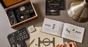 Kolaborasi Eksklusif, Maison Alcée × Hodinkee Rilis Jam Meja Edisi Terbatas