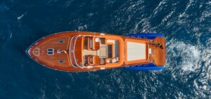 J Craft Torpedo Powerboat Luncurkan Interior Fortuny yang Elegan