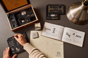 Kolaborasi Eksklusif, Maison Alcée × Hodinkee Rilis Jam Meja Edisi Terbatas