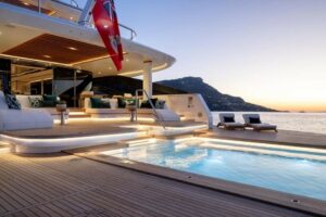 First Look! Superyacht Mewah Italia Terbaru dengan Waterfall Pool yang Spektakuler First Look! Superyacht Mewah Italia Terbaru dengan Waterfall Pool yang Spektakuler