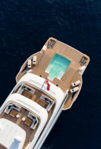 First Look! Superyacht Mewah Italia Terbaru dengan Waterfall Pool yang Spektakuler First Look! Superyacht Mewah Italia Terbaru dengan Waterfall Pool yang Spektakuler