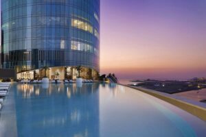 Hotel Tertinggi di Dunia Resmi Dibuka Menjulang 1.237 Kaki dengan 1.000 Kamar Mewah Hotel Tertinggi di Dunia Resmi Dibuka Menjulang 1.237 Kaki dengan 1.000 Kamar Mewah