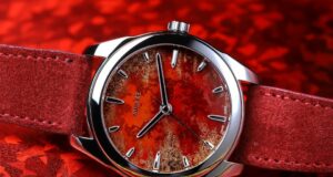 AWAKE’s Sơn Mài Frosted Leaf “Royal Red”, Jam Tangan Mewah dengan Sentuhan Merah Royal dan Emas