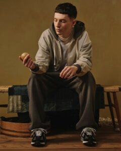 Kolaborasi BEAMS dan New Balance Hadirkan Koleksi Apparel “Made in USA” Eksklusif