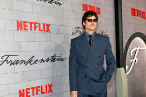 Jacob Elordi Raih Penghargaan Akting Besar Perdana di Critics Choice Awards Lewat “Frankenstein” Jacob Elordi Raih Penghargaan Akting Besar Perdana di Critics Choice Awards Lewat “Frankenstein”