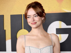Emma Stone Bantah Rumor Akan Memerankan Miss Piggy di Film Baru Bersama Jennifer Lawrence