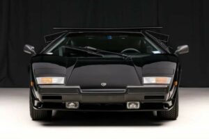 Lamborghini Countach 5000 QV 1988 dengan Jarak Tempuh 2.100 Mil Resmi Dijual