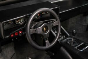 Lamborghini Countach 5000 QV 1988 dengan Jarak Tempuh 2.100 Mil Resmi Dijual