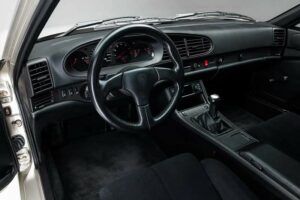 Langka dan Legendaris! 1993 Porsche 968 Turbo S Diprediksi Laku Hingga $1,2 Juta USD Langka dan Legendaris! 1993 Porsche 968 Turbo S Diprediksi Laku Hingga $1,2 Juta USD