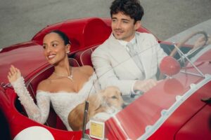 Charles Leclerc Rayakan Pernikahan dengan Ferrari 250 Testa Rossa Bernilai Fantastis $12 Juta Charles Leclerc Rayakan Pernikahan dengan Ferrari 250 Testa Rossa Bernilai Fantastis $12 Juta