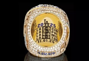 Melihat Lebih Dekat Cincin Juara Back-to-Back Los Angeles Dodgers di World Series Melihat Lebih Dekat Cincin Juara Back-to-Back Los Angeles Dodgers di World Series