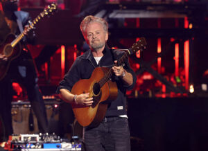 John Mellencamp Bawakan ‘Jack & Diane’ dan ‘Pink House’ Versi Akustik Saat Terima Icon Award di iHeartRadio Music Awards 2026 John Mellencamp Bawakan ‘Jack & Diane’ dan ‘Pink House’ Versi Akustik Saat Terima Icon Award di iHeartRadio Music Awards 2026