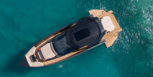 Yacht Manari 52 Meluncur di Miami dengan Sentuhan Interior Loro Piana yang Elegan