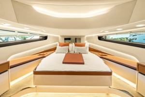 Yacht Manari 52 Meluncur di Miami dengan Sentuhan Interior Loro Piana yang Elegan